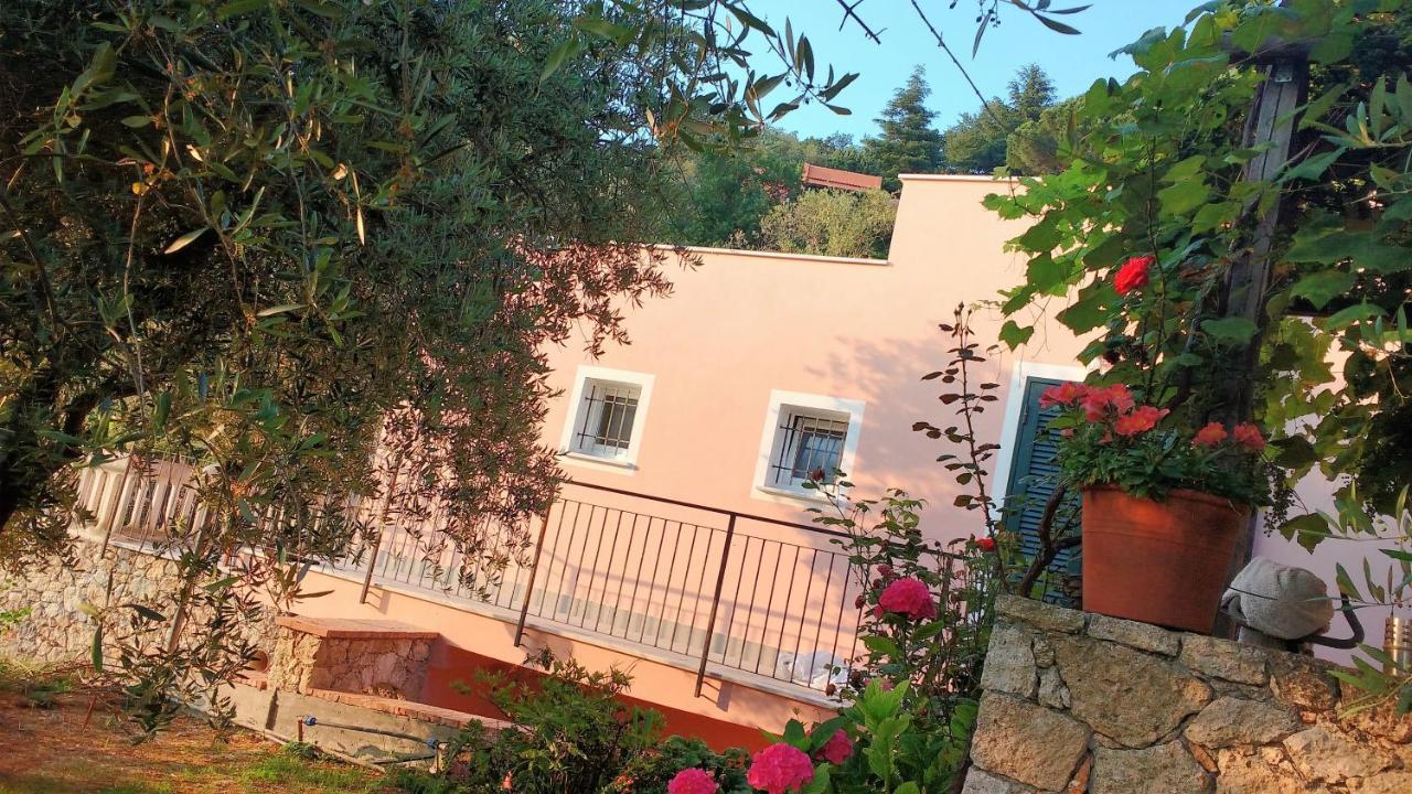 フィナーレ・リーグレ La Vie Est Belle Bed & Breakfast エクステリア 写真